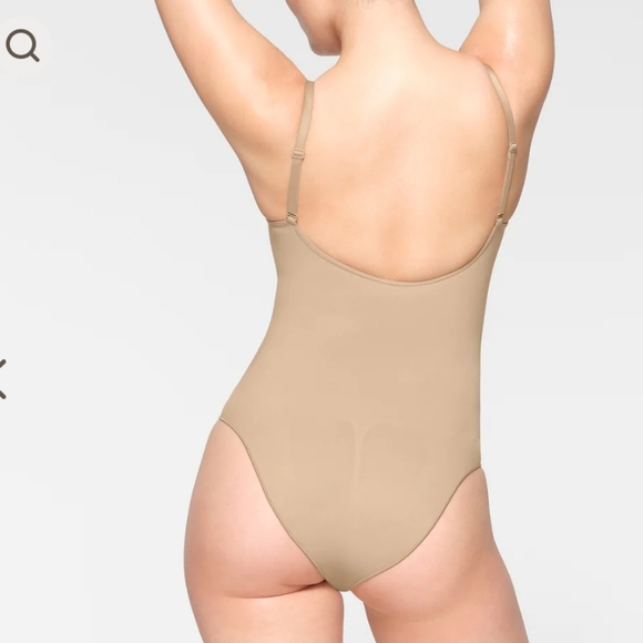 SKIMS Seamless sculpt bodysuit - Picture 2 of 5